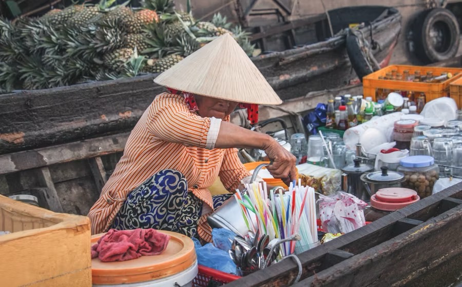Lady on the Mekong River - The Hallz Travel